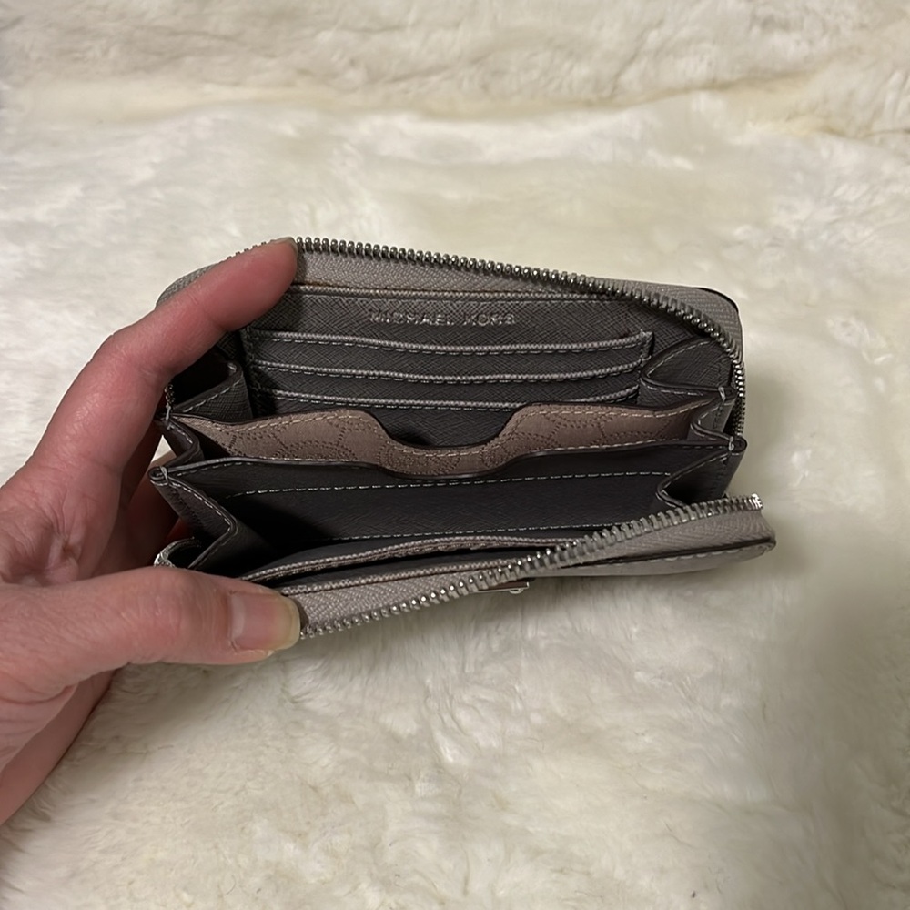 Michael Kors Wallet - Picture 2 of 3